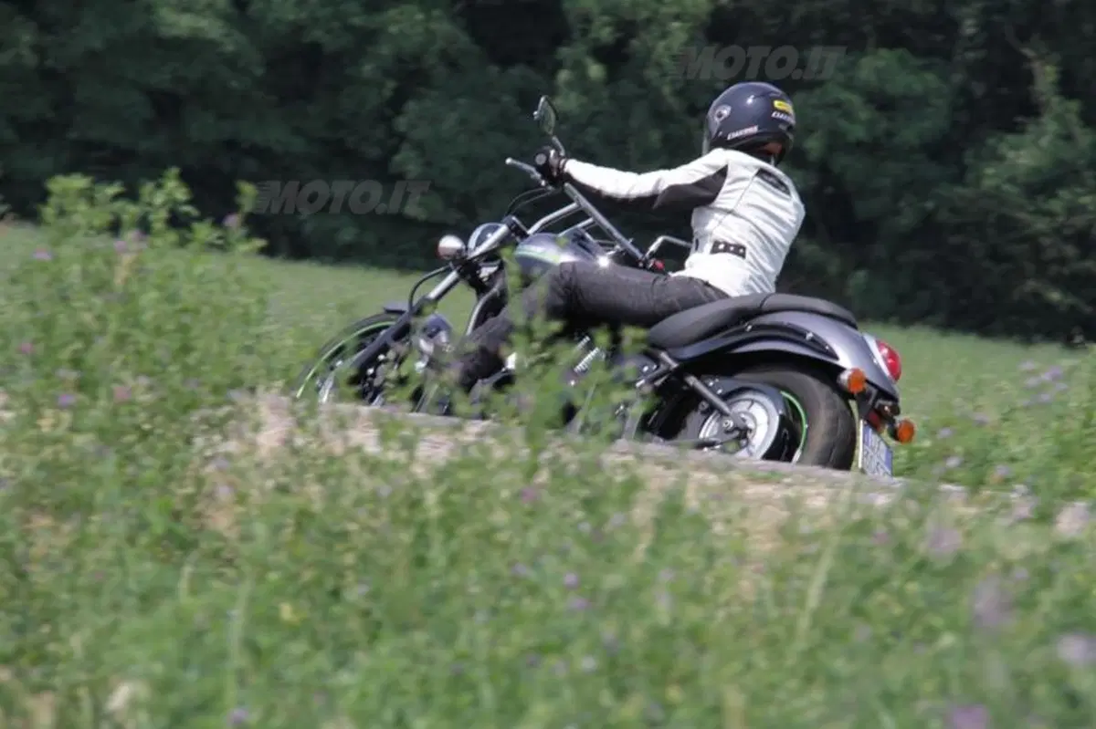 Kawasaki VN 900 Custom  (13)