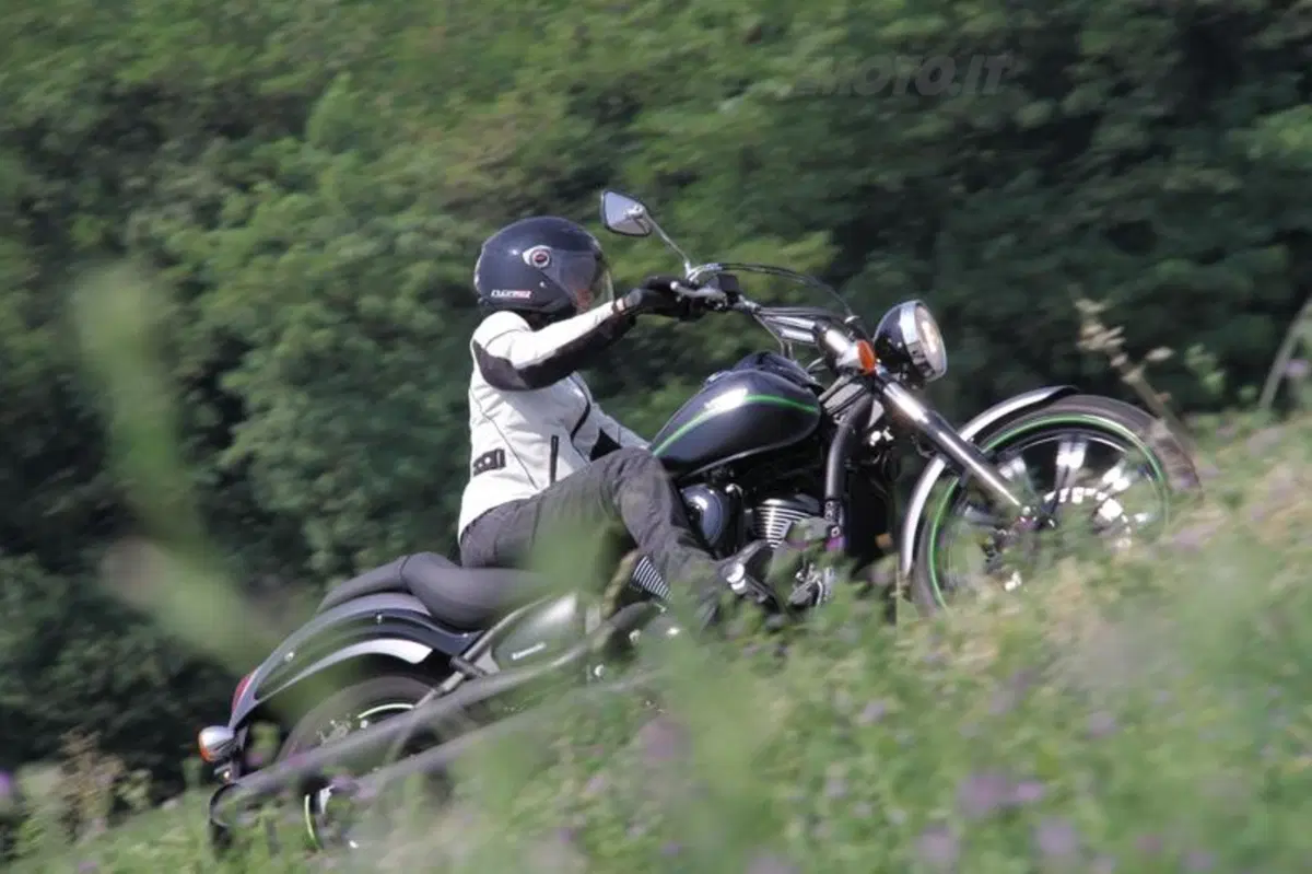 Kawasaki VN 900 Custom  (14)
