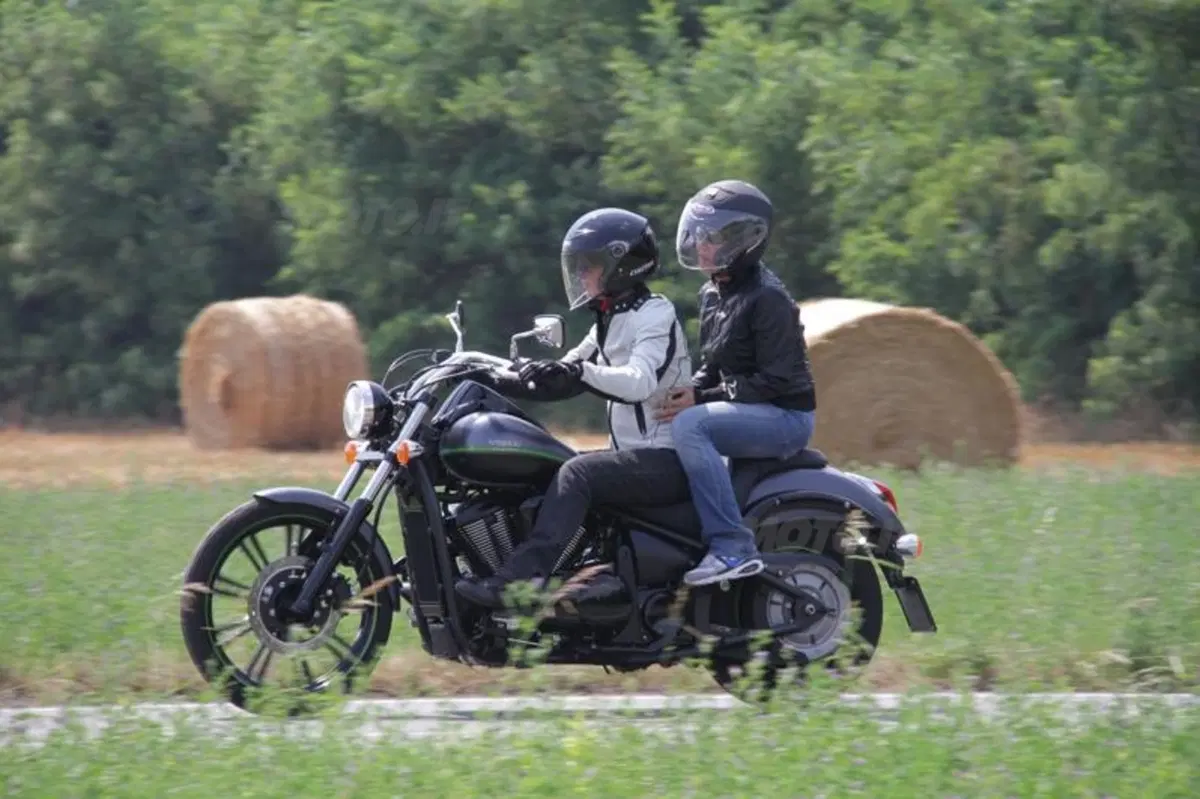 Kawasaki VN 900 Custom  (15)