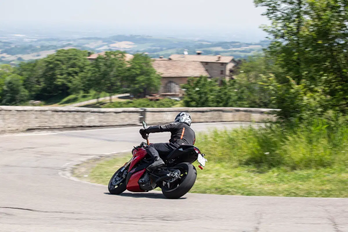 Energica Eva Ribelle RS 2021 TEST. Balzo epocale