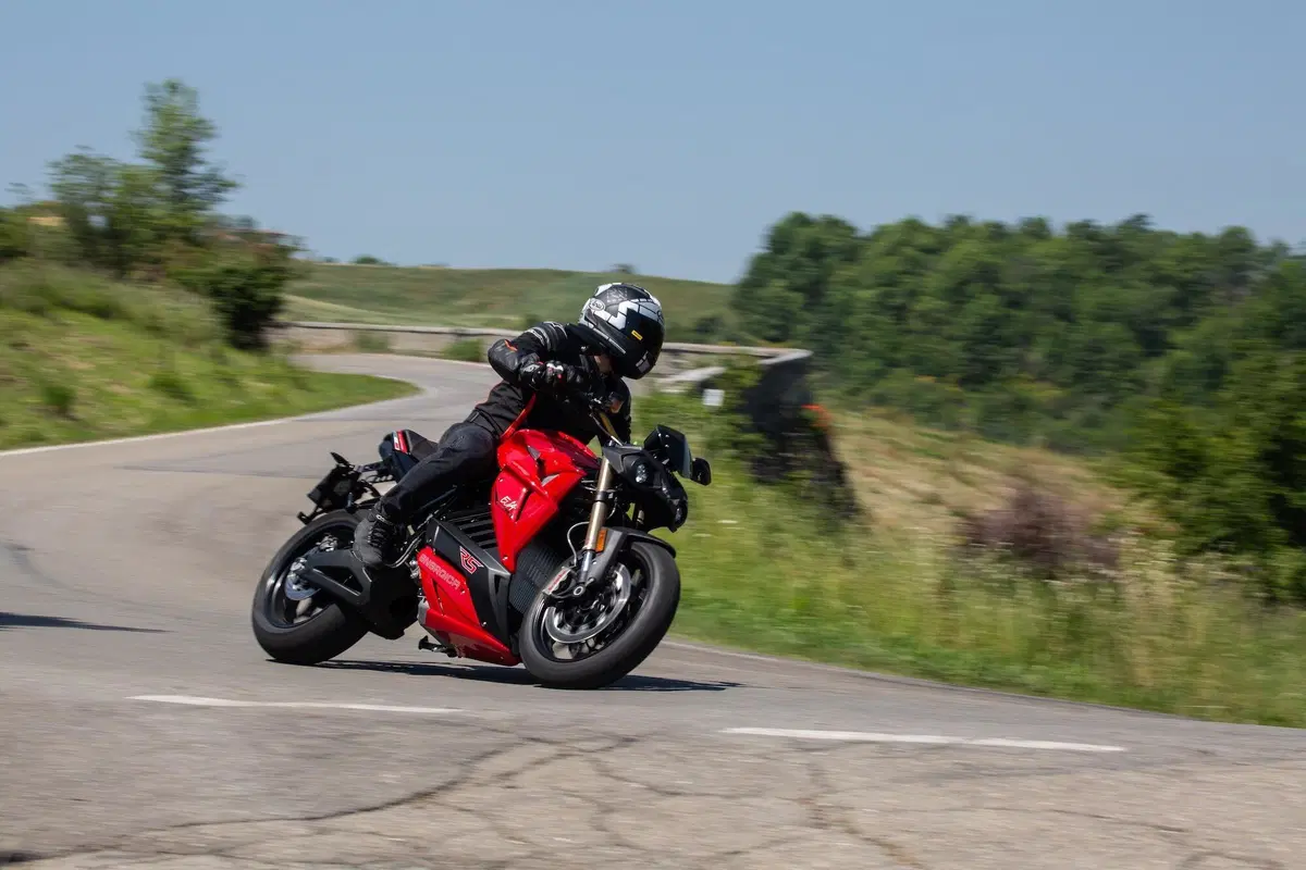 Energica Eva Ribelle RS 2021 TEST. Balzo epocale (4)