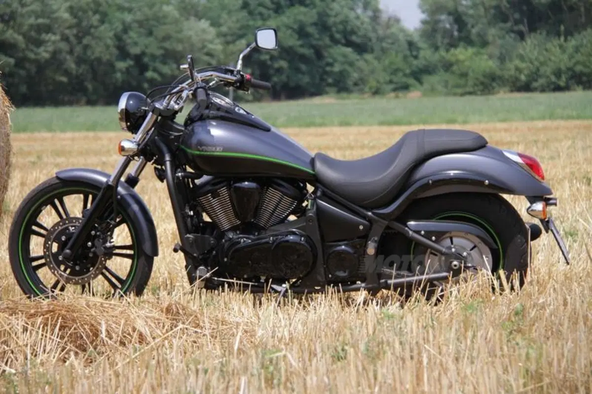 Kawasaki VN 900 Custom  (21)