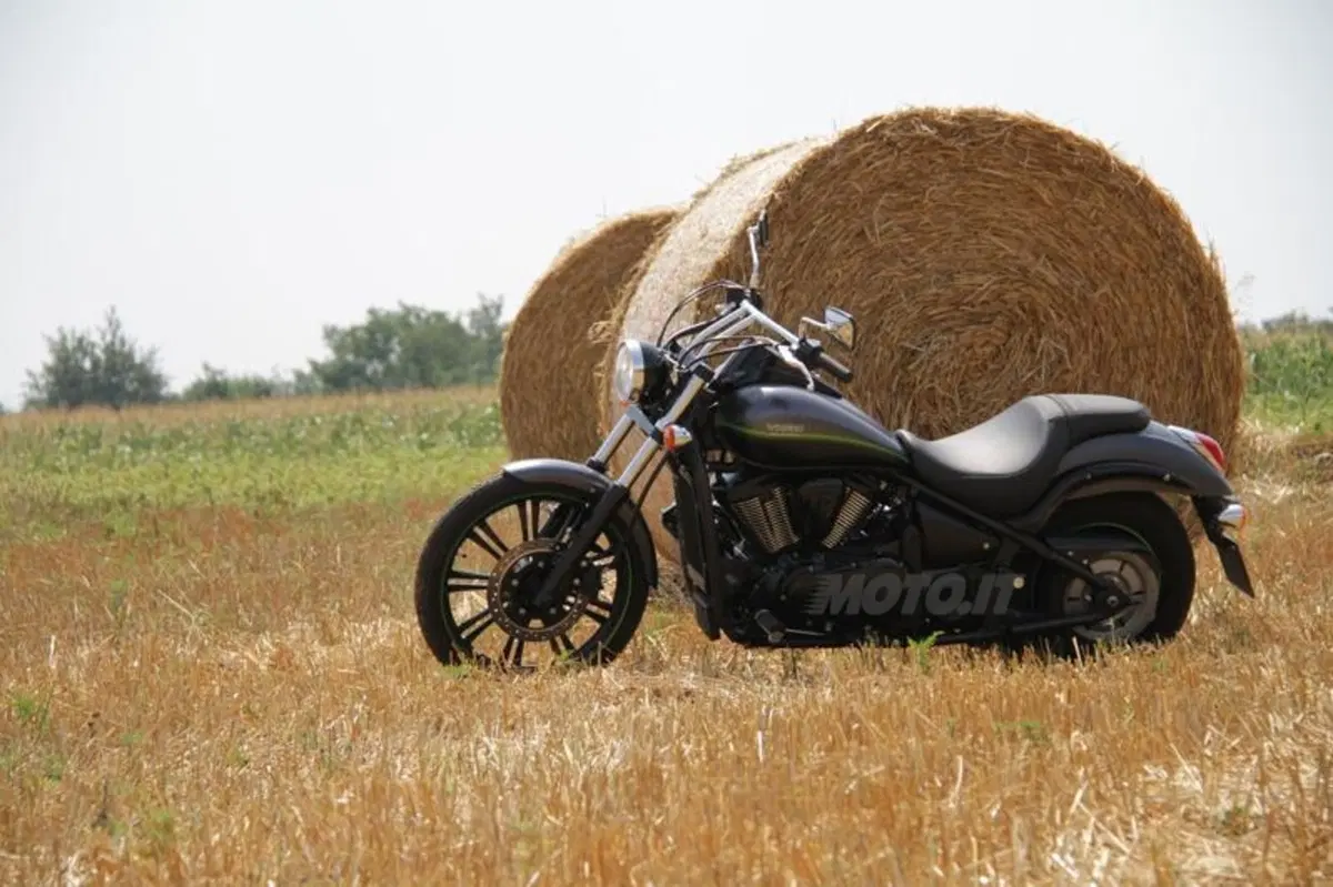 Kawasaki VN 900 Custom  (25)