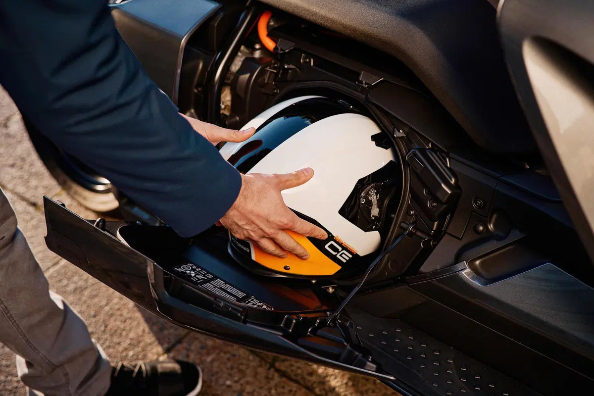 Giacca Tokyo Connect GTX e casco Sao Paulo: nuovo abbigliamento tecnico da BMW (2)