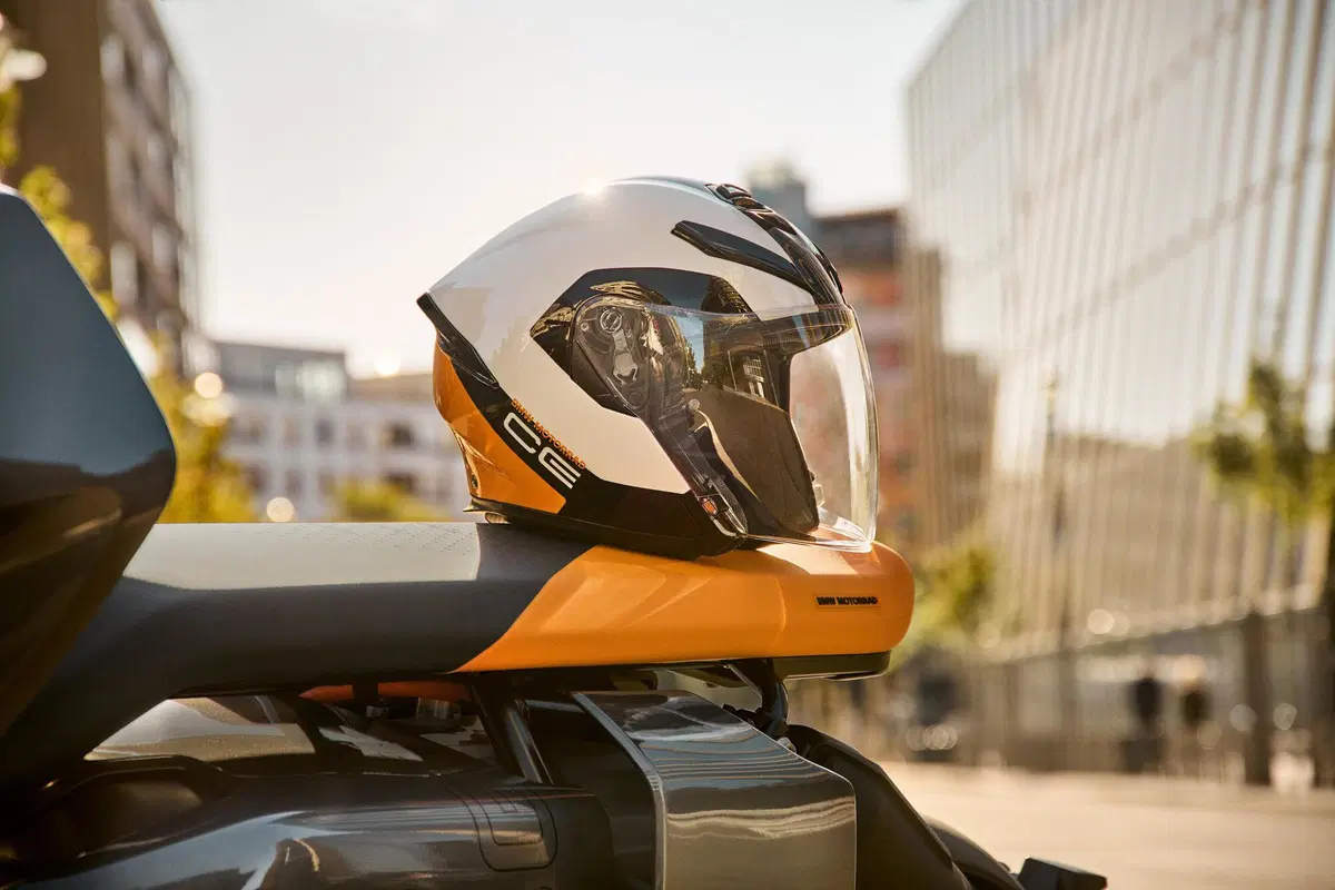 Giacca Tokyo Connect GTX e casco Sao Paulo: nuovo abbigliamento tecnico da BMW