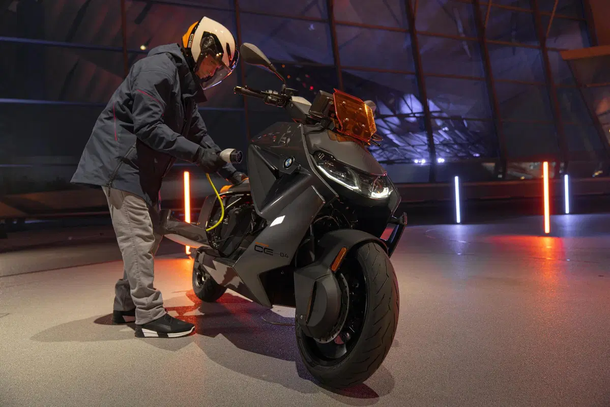 Giacca Tokyo Connect GTX e casco Sao Paulo: nuovo abbigliamento tecnico da BMW (2)