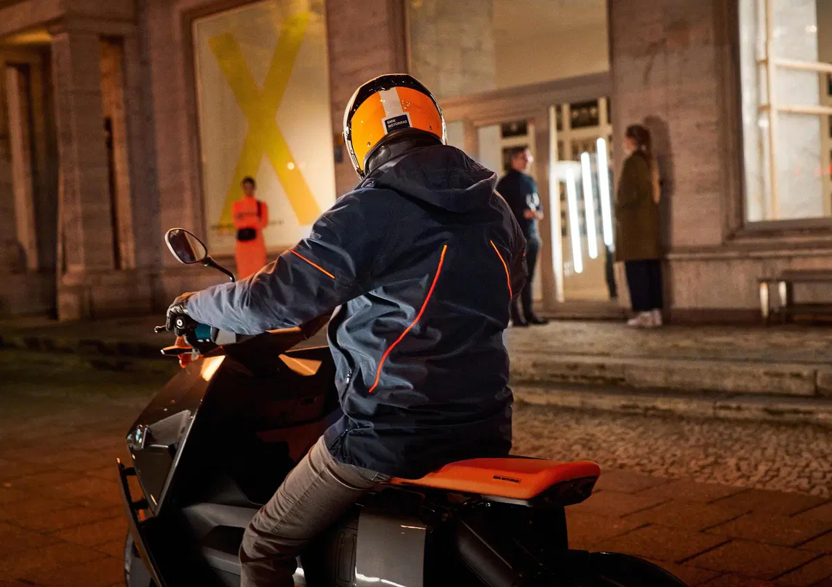 Giacca Tokyo Connect GTX e casco Sao Paulo: nuovo abbigliamento tecnico da BMW
