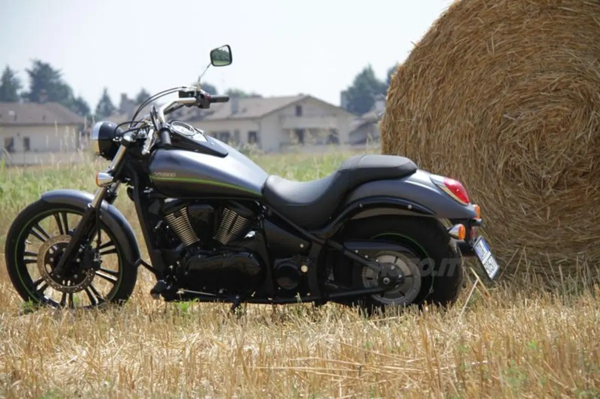 Kawasaki VN 900 Custom  (27)