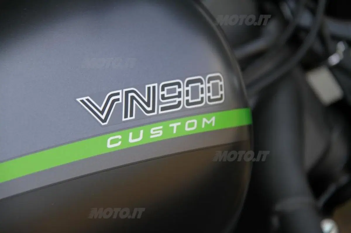 Kawasaki VN 900 Custom  (30)