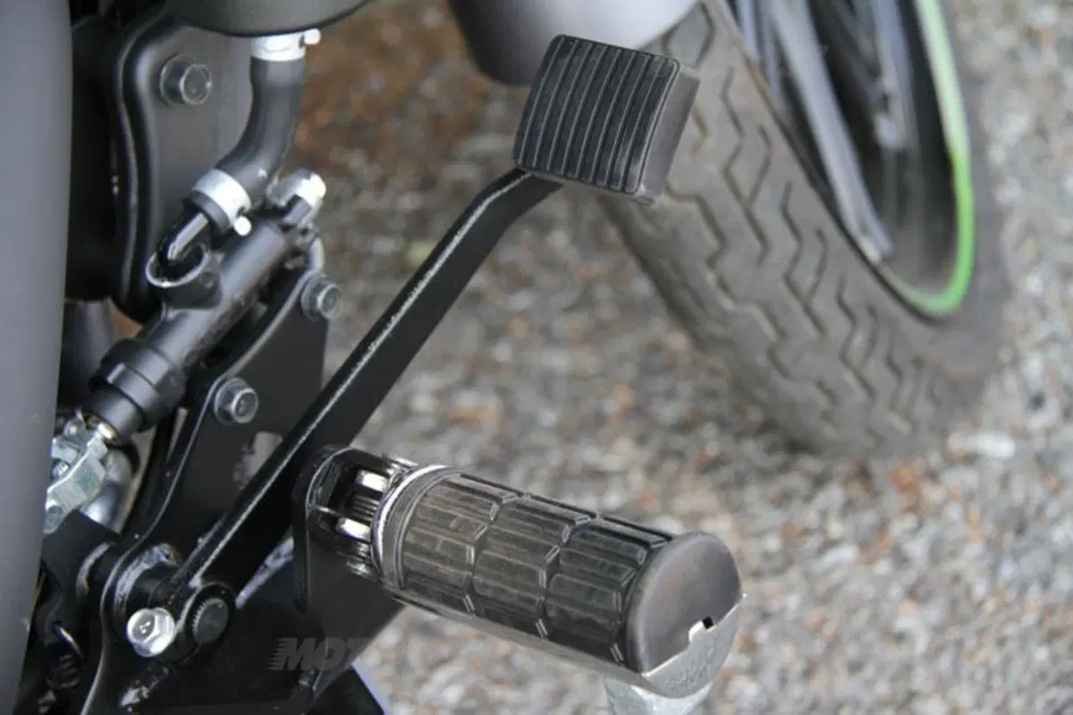 Kawasaki VN 900 Custom  (32)