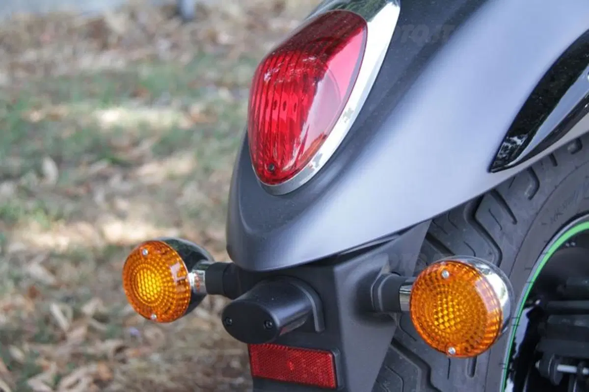 Kawasaki VN 900 Custom  (36)