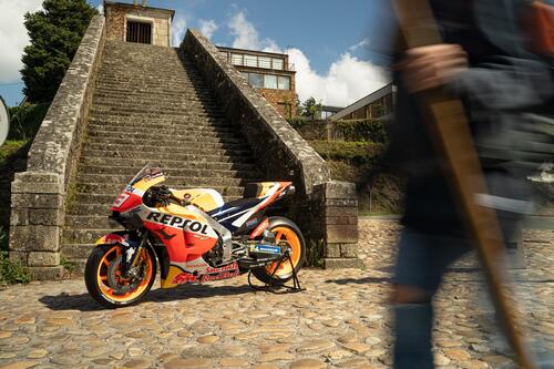 La moto di Marquez, dalla pista al Cammino di Santiago (2)