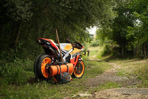 La moto di Marquez, dalla pista al Cammino di Santiago (4)