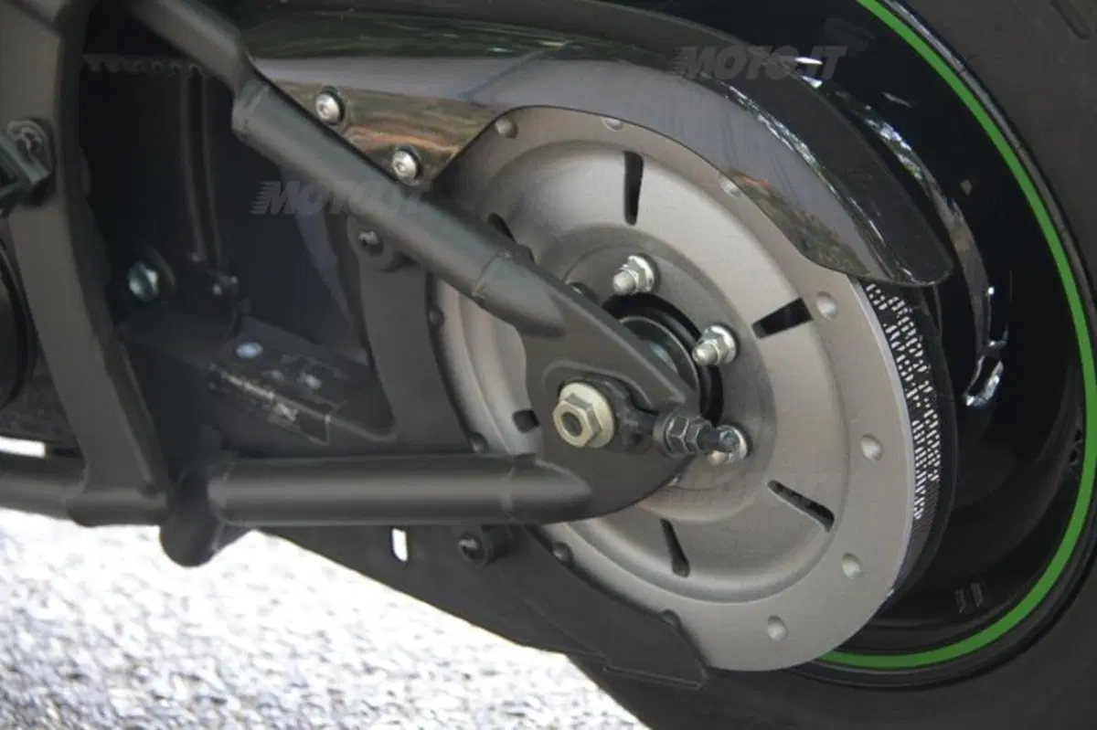 Kawasaki VN 900 Custom  (45)