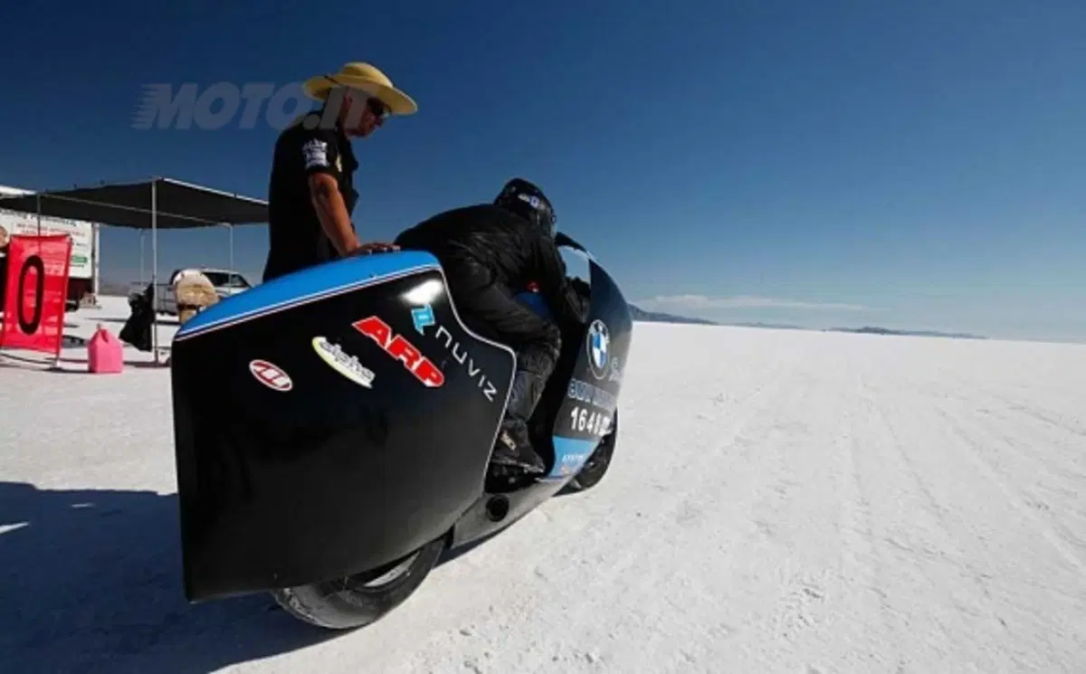 BMW e Triumph, missili europei a Bonneville (4)