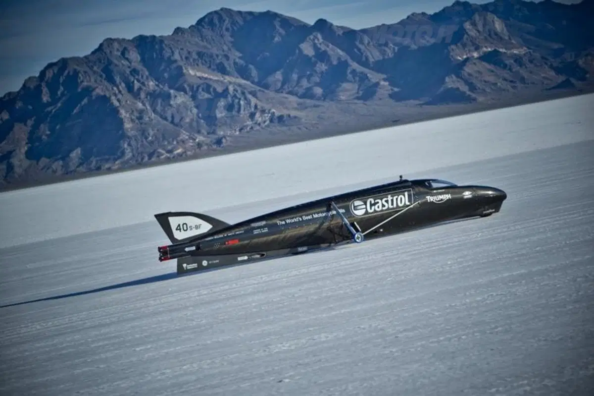 BMW e Triumph, missili europei a Bonneville (19)
