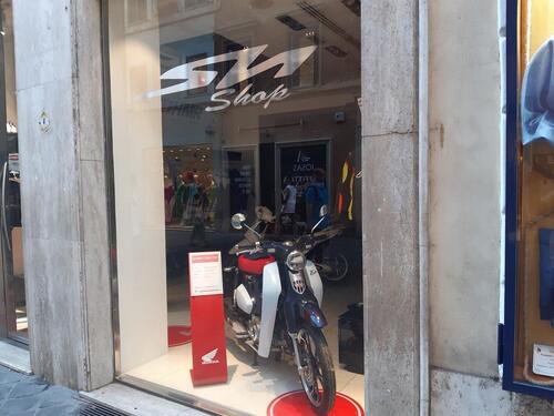 SH Shop: Honda nel salotto buono di Roma (4)