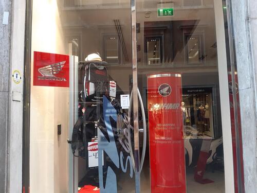 SH Shop: Honda nel salotto buono di Roma (7)