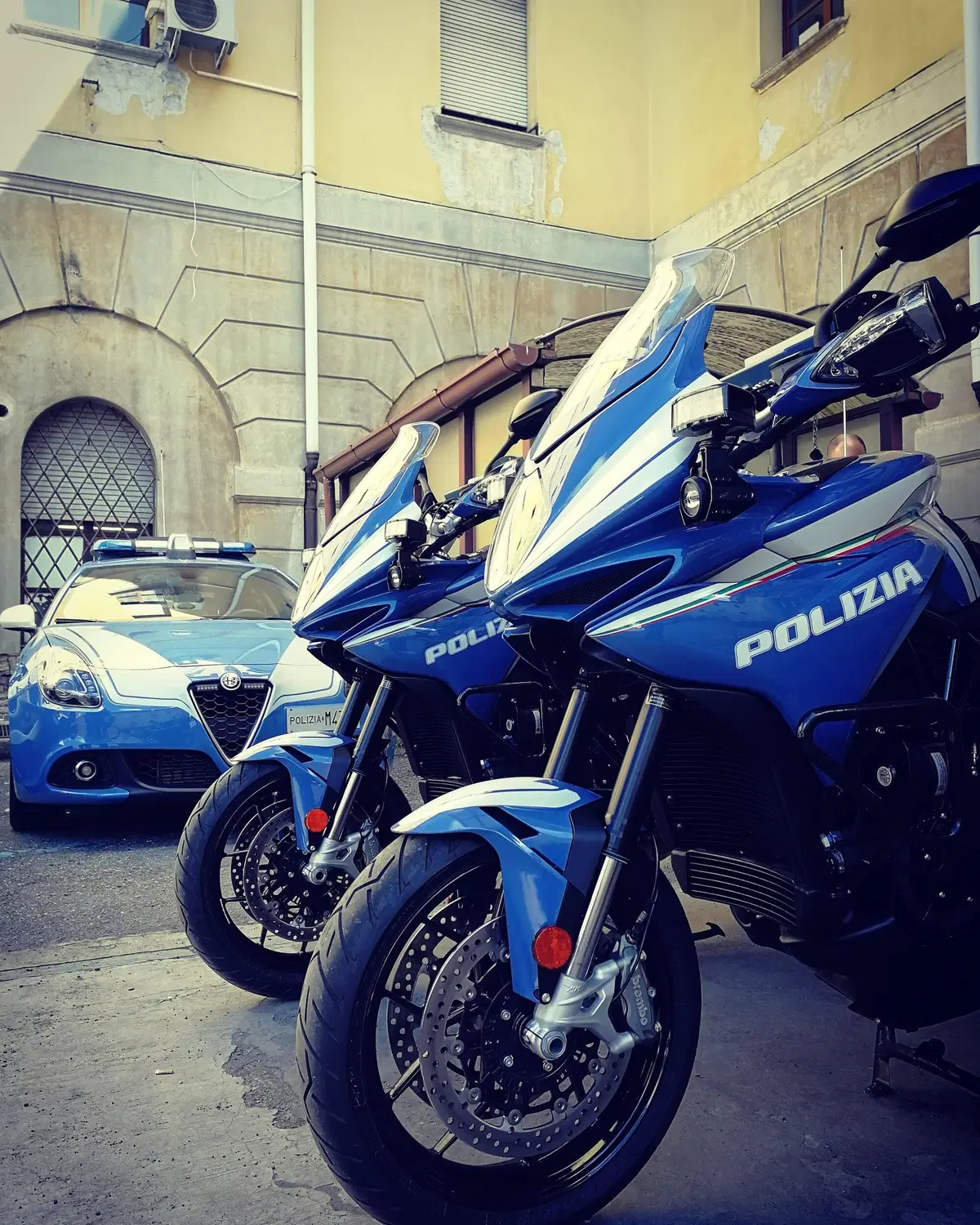 Polizia in azione! Con loro a sirene accese in emergenza a Milano: la vita delle Nibbio (4)