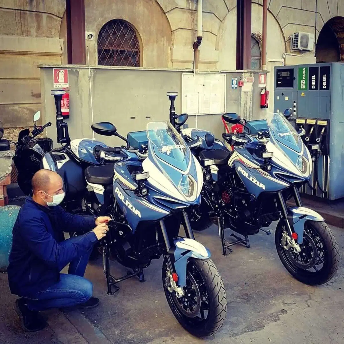 Polizia in azione! Con loro a sirene accese in emergenza a Milano: la vita delle Nibbio