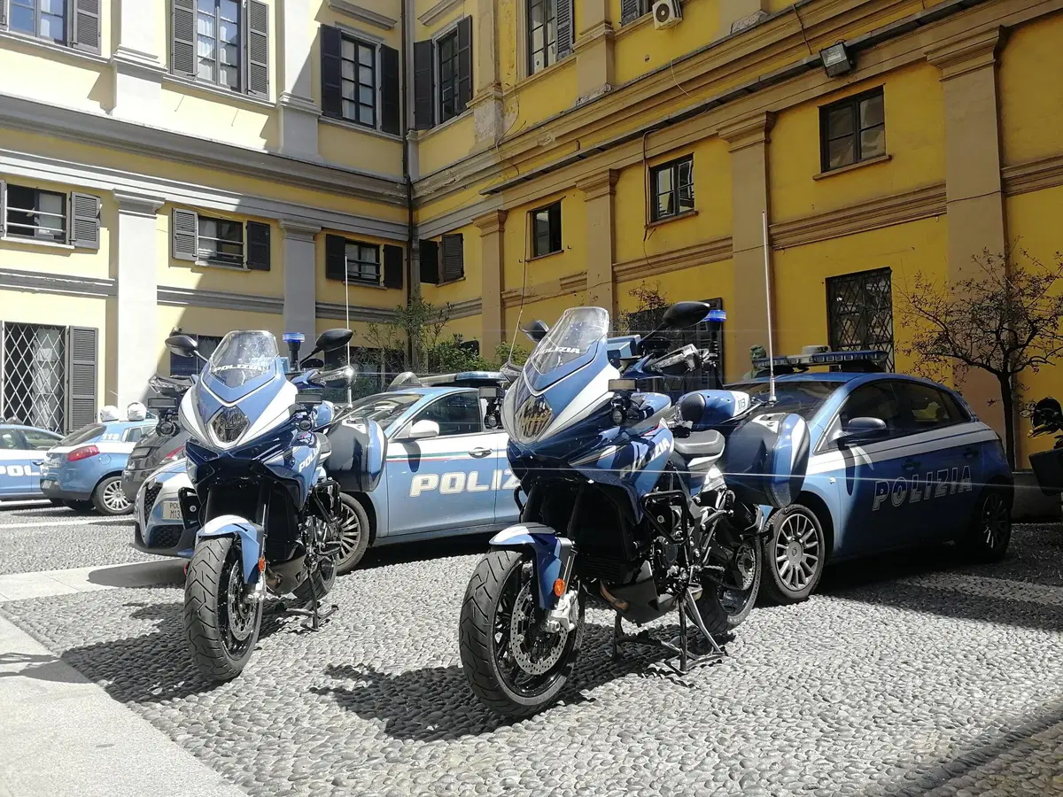 Polizia in azione! Con loro a sirene accese in emergenza a Milano: la vita delle Nibbio (8)