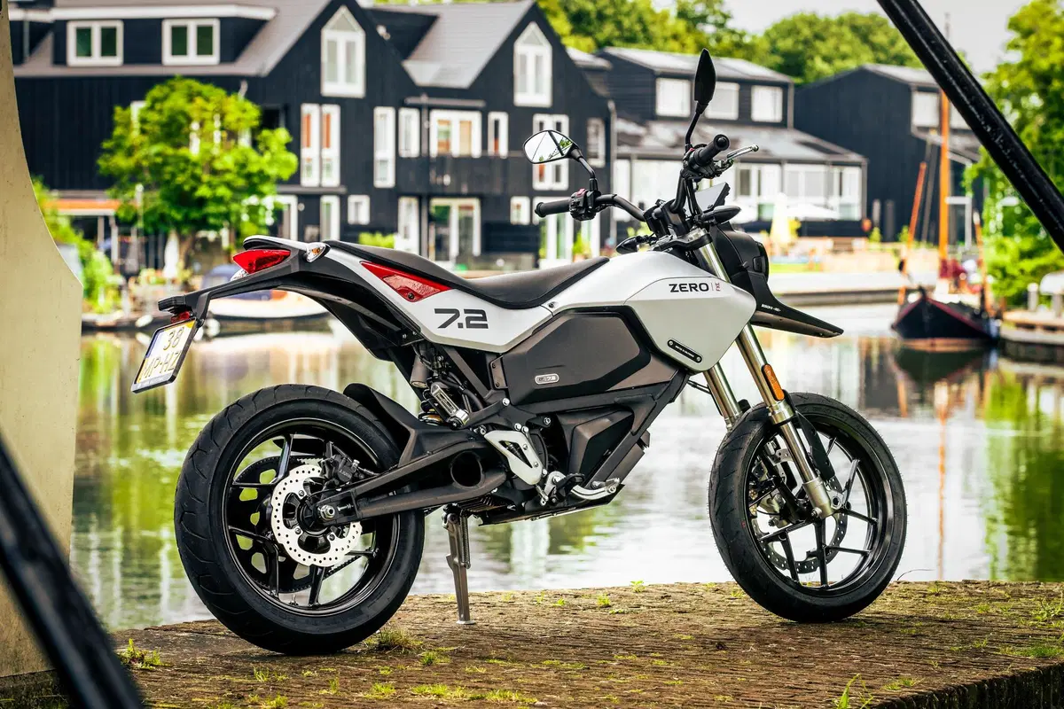 Zero presenta la nuova FXE (24)