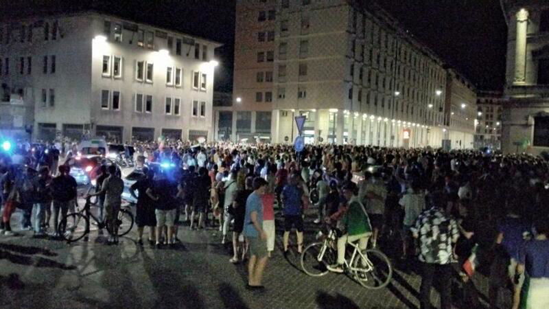 Mantova: sgomma in piazza con la moto, denunciato 19enne