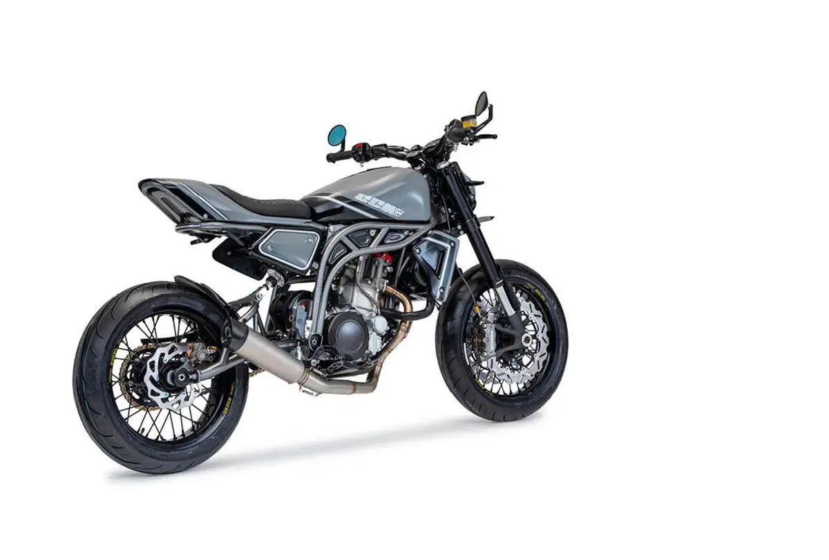 CCM, due nuove Spitfire per i 50 anni del marchio inglese (5)