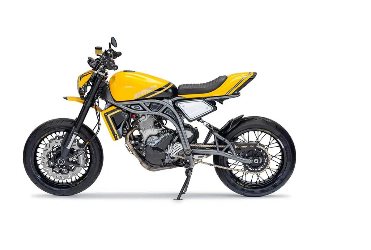 CCM, due nuove Spitfire per i 50 anni del marchio inglese (12)