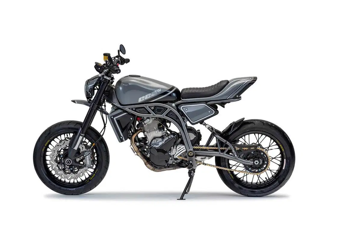 CCM, due nuove Spitfire per i 50 anni del marchio inglese (11)