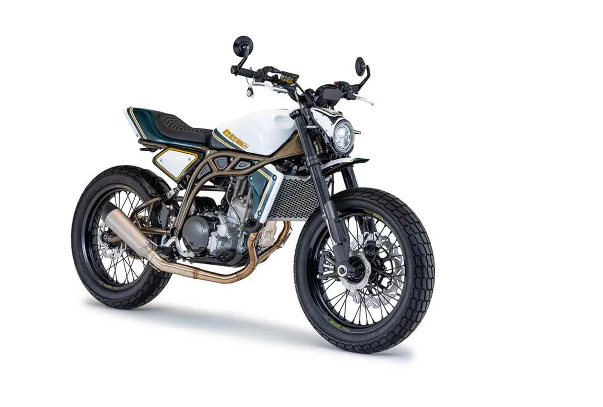 CCM, due nuove Spitfire per i 50 anni del marchio inglese (3)