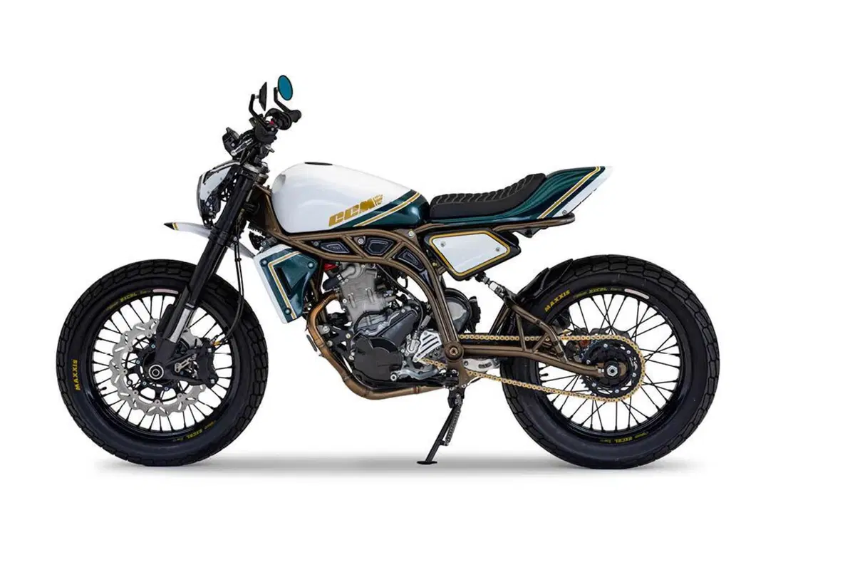 CCM, due nuove Spitfire per i 50 anni del marchio inglese (4)