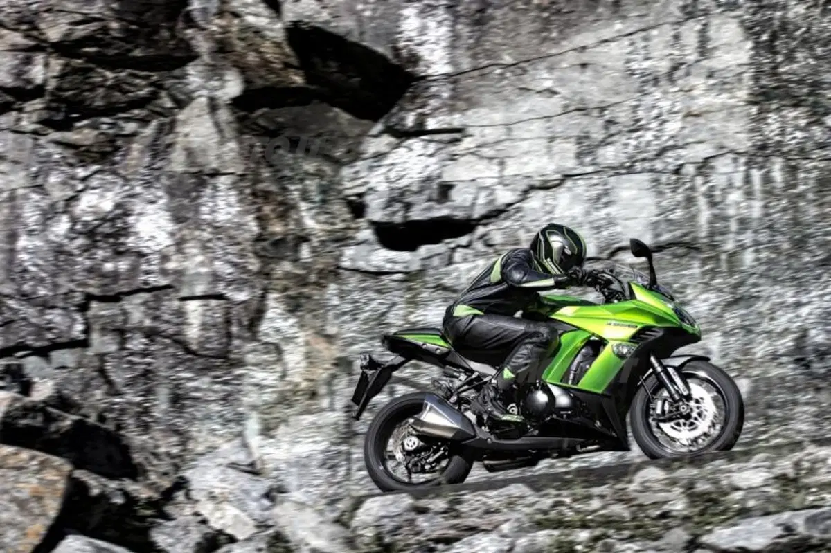 Kawasaki Z1000SX, ecco come cambia per il 2014 (2)