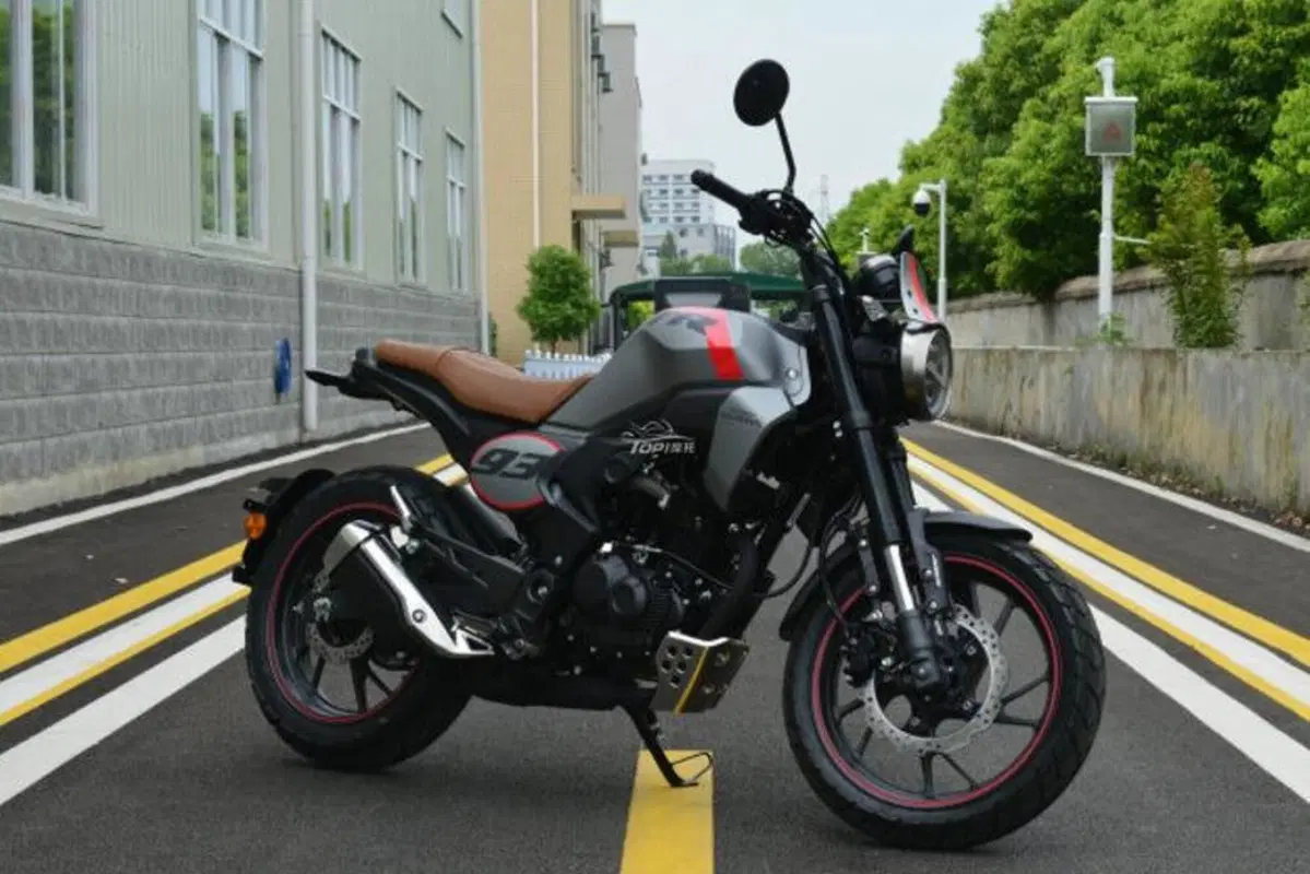 Honda CBF190 TR93, tributo a Marc Marquez?