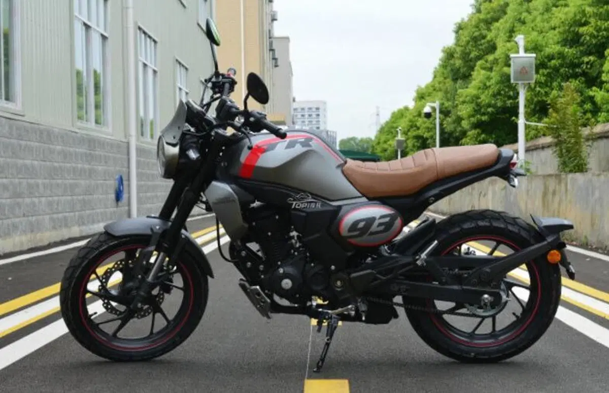 Honda CBF190 TR93, tributo a Marc Marquez? (2)