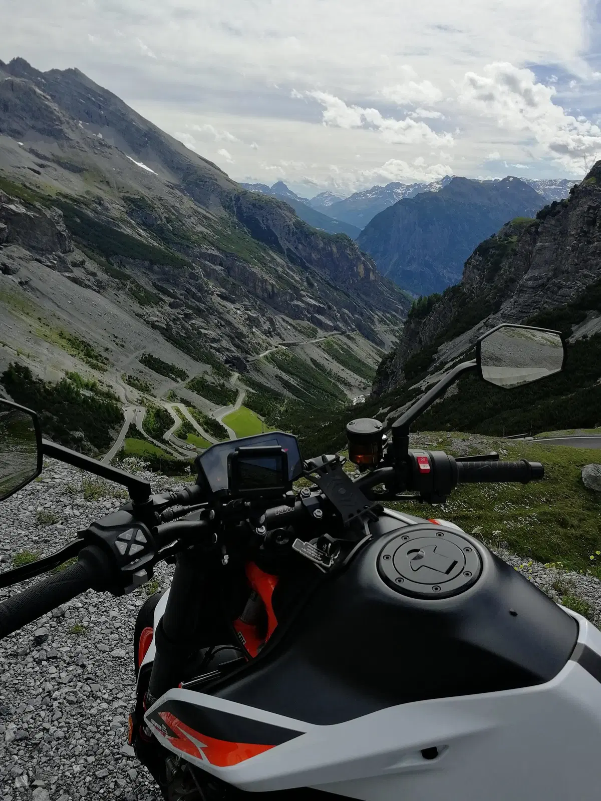 Sullo Stelvio con la KTM 890 Duke R: meglio le gomme da strada o da pista (omologate)? (8)