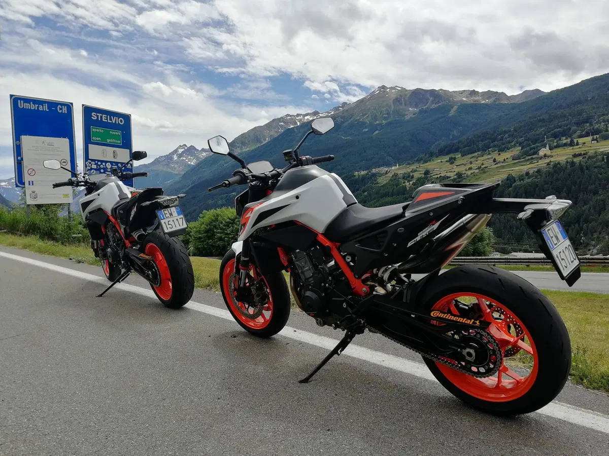 Sullo Stelvio con la KTM 890 Duke R: meglio le gomme da strada o da pista (omologate)? (11)