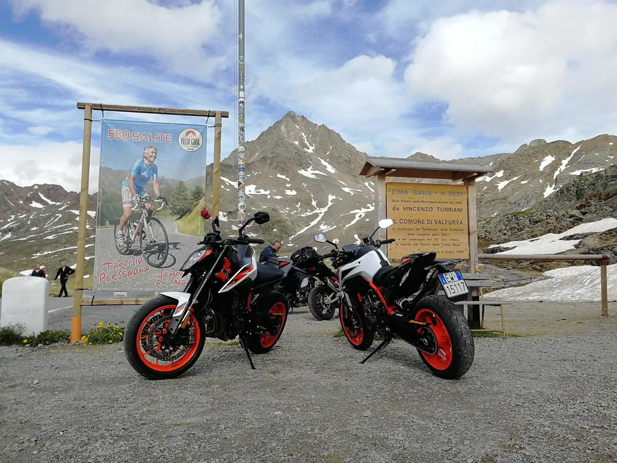 Sullo Stelvio con la KTM 890 Duke R: meglio le gomme da strada o da pista (omologate)? (3)