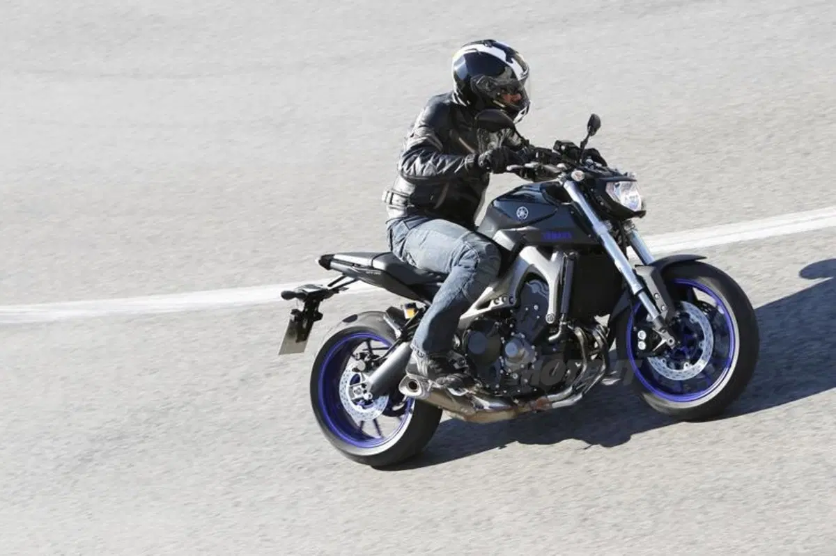 Yamaha MT-09  (3)