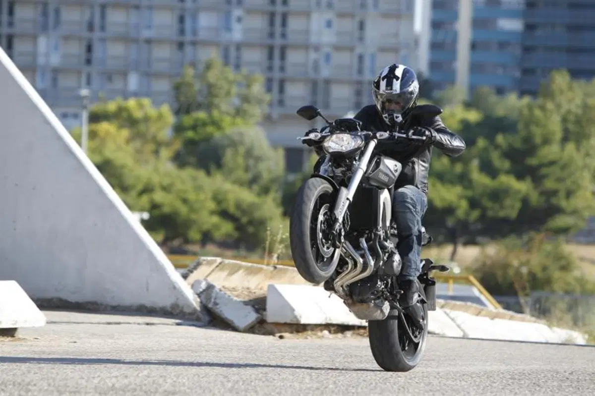 Yamaha MT-09  (4)