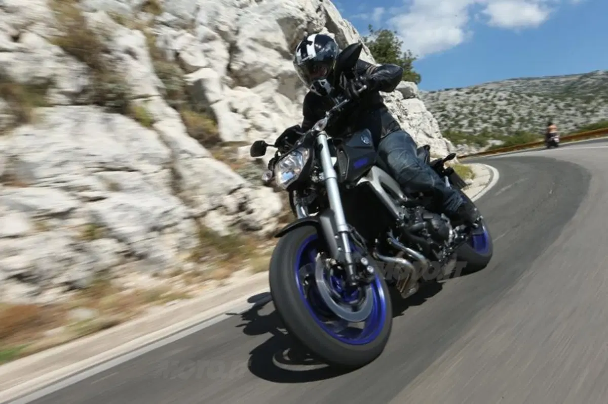 Yamaha MT-09  (6)