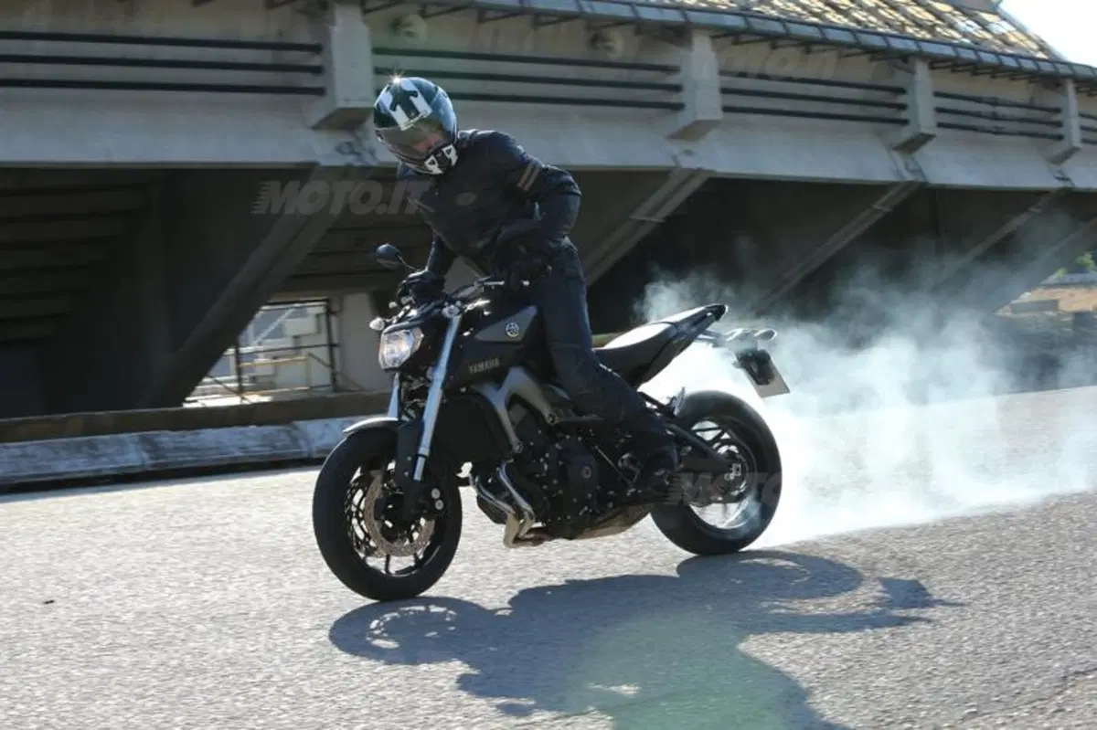 Yamaha MT-09  (11)