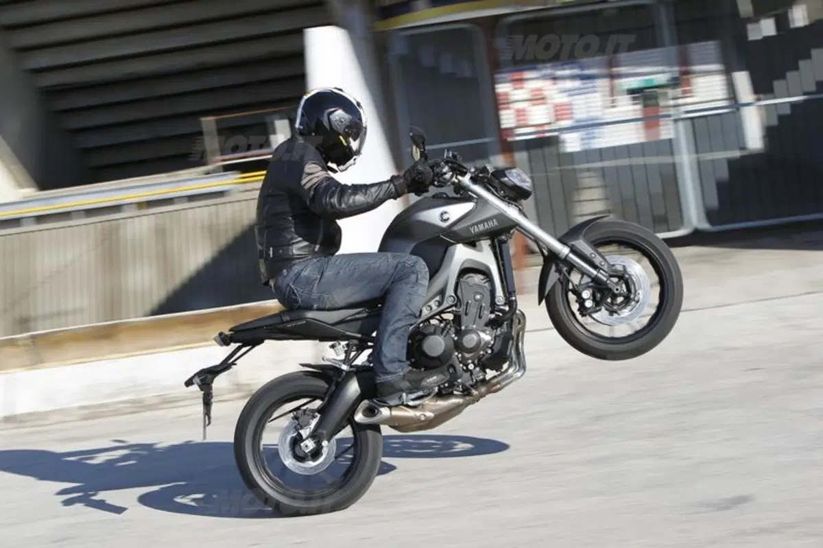 Yamaha MT-09  (12)