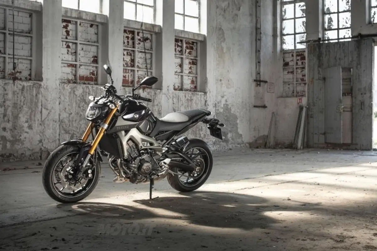 Yamaha MT-09  (16)
