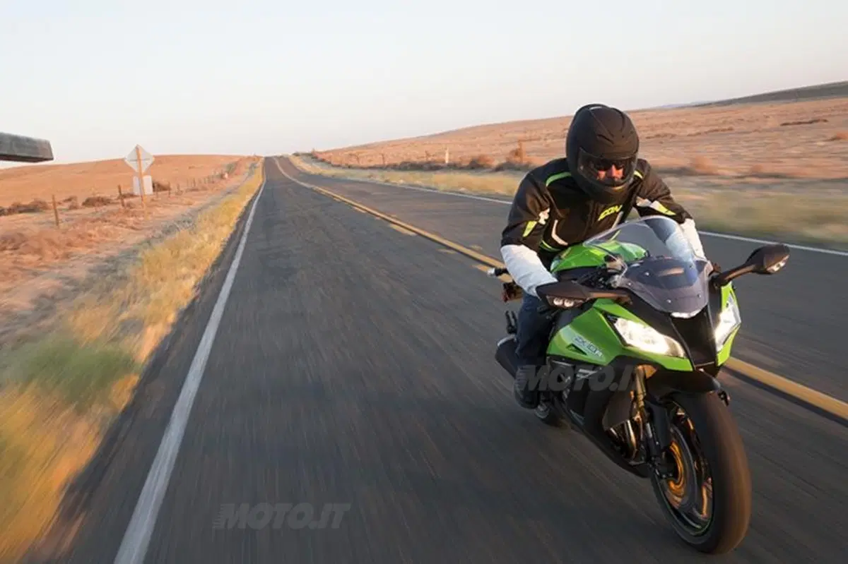 Kawasaki, nuove livree per la ZX-10R 2014