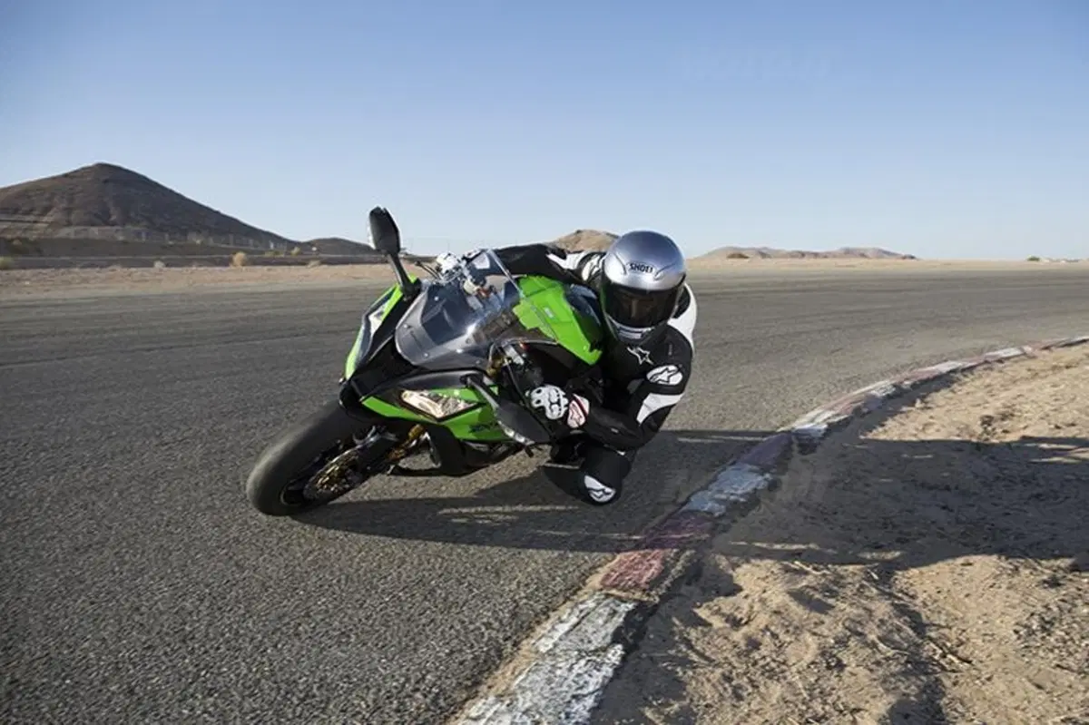 Kawasaki, nuove livree per la ZX-10R 2014 (2)