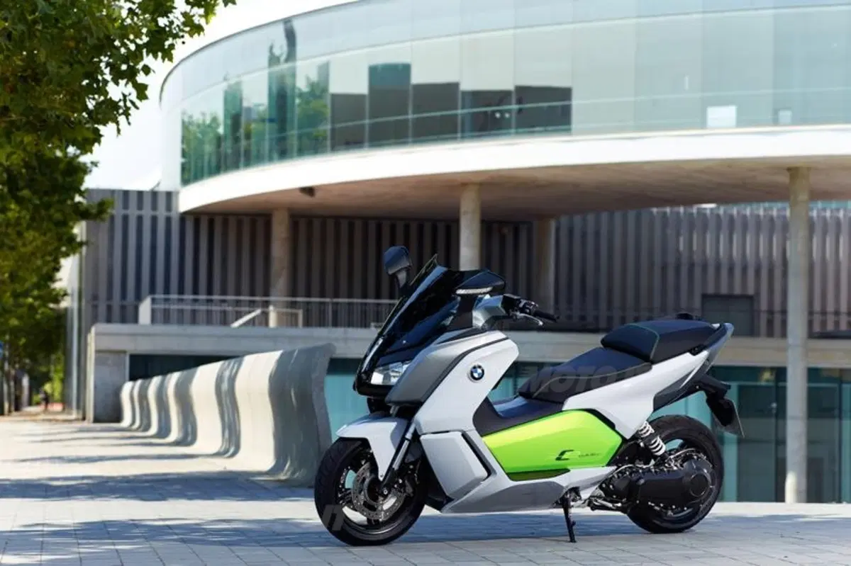 BMW C evolution: pronto il primo scooter elettrico della Casa tedesca (4)