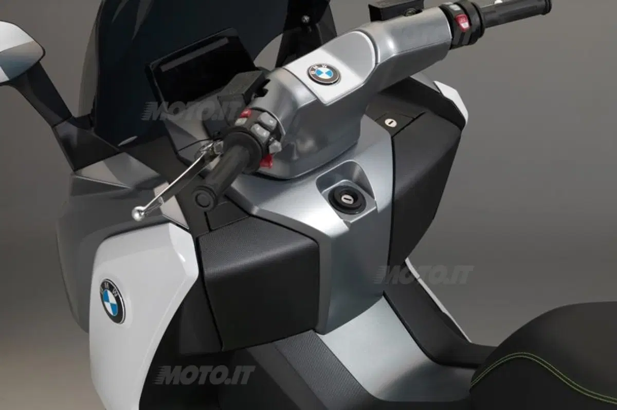 BMW C evolution: pronto il primo scooter elettrico della Casa tedesca (12)