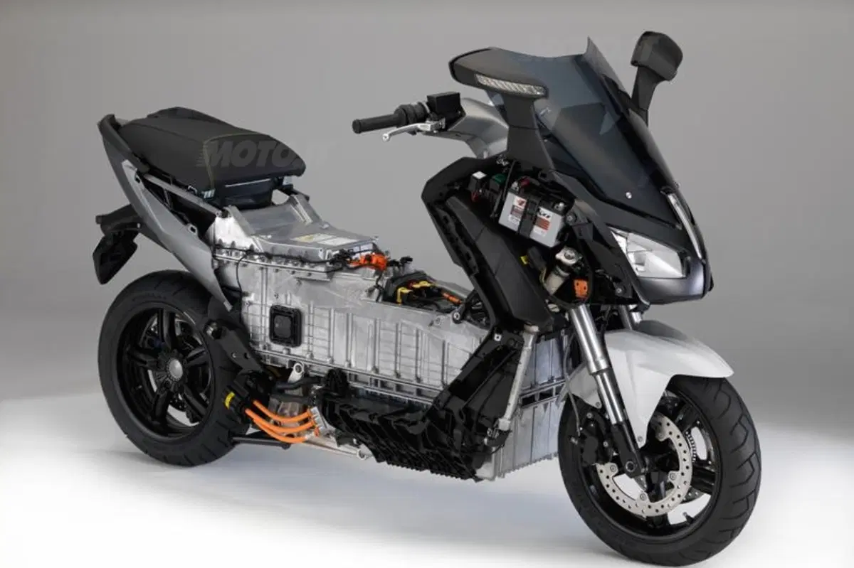 BMW C evolution: pronto il primo scooter elettrico della Casa tedesca (16)