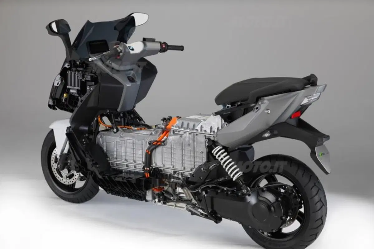 BMW C evolution: pronto il primo scooter elettrico della Casa tedesca (17)